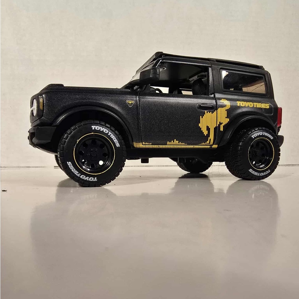 Maisto 1:24 Design 2021 Ford Bronco Off Road Toyo Tires